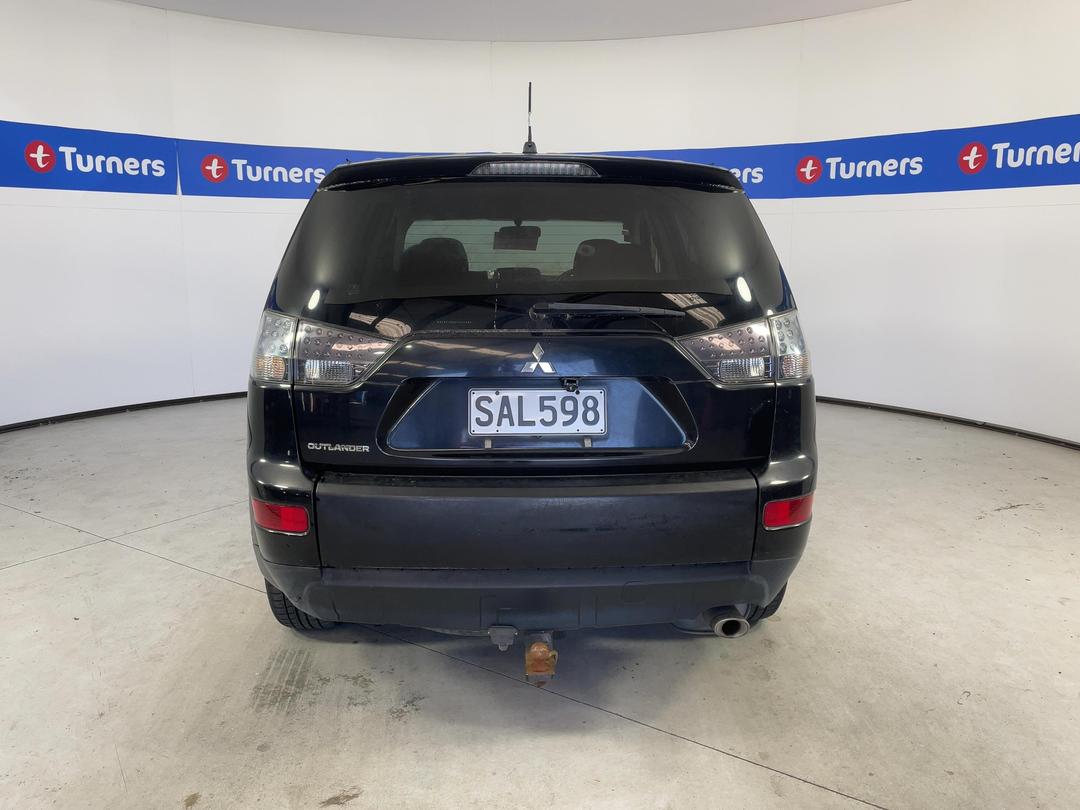 Photo '5' of Mitsubishi Outlander Photo '5' of Mitsubishi Outlander