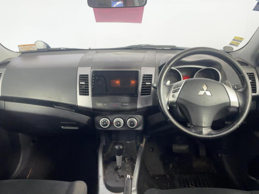 Photo '15' of Mitsubishi Outlander Photo '15' of Mitsubishi Outlander