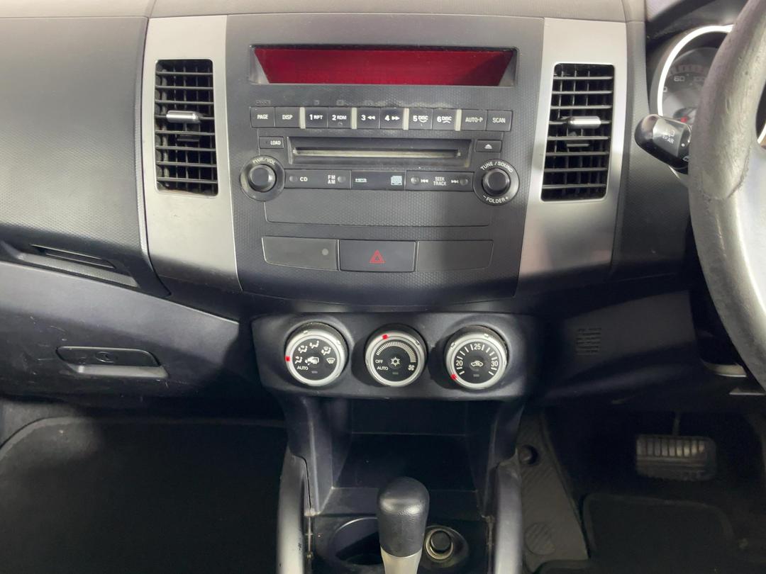 Photo '16' of Mitsubishi Outlander XLS Photo '16' of Mitsubishi Outlander XLS