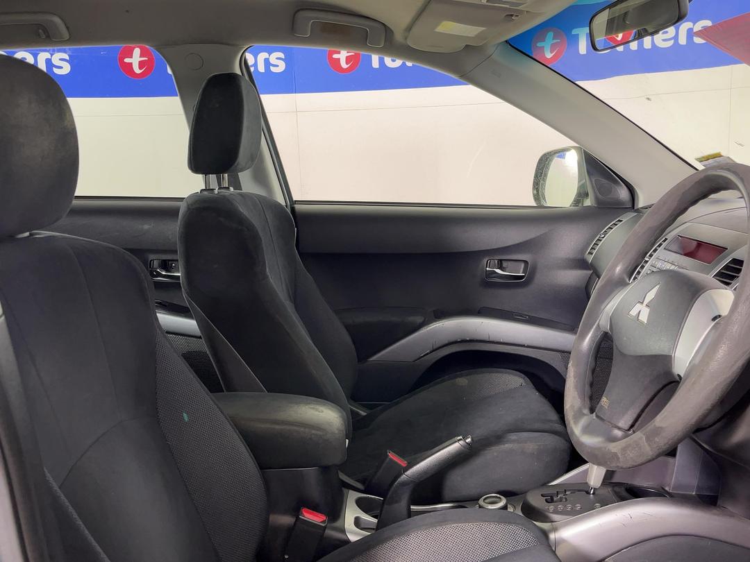 Photo '14' of Mitsubishi Outlander XLS Photo '14' of Mitsubishi Outlander XLS