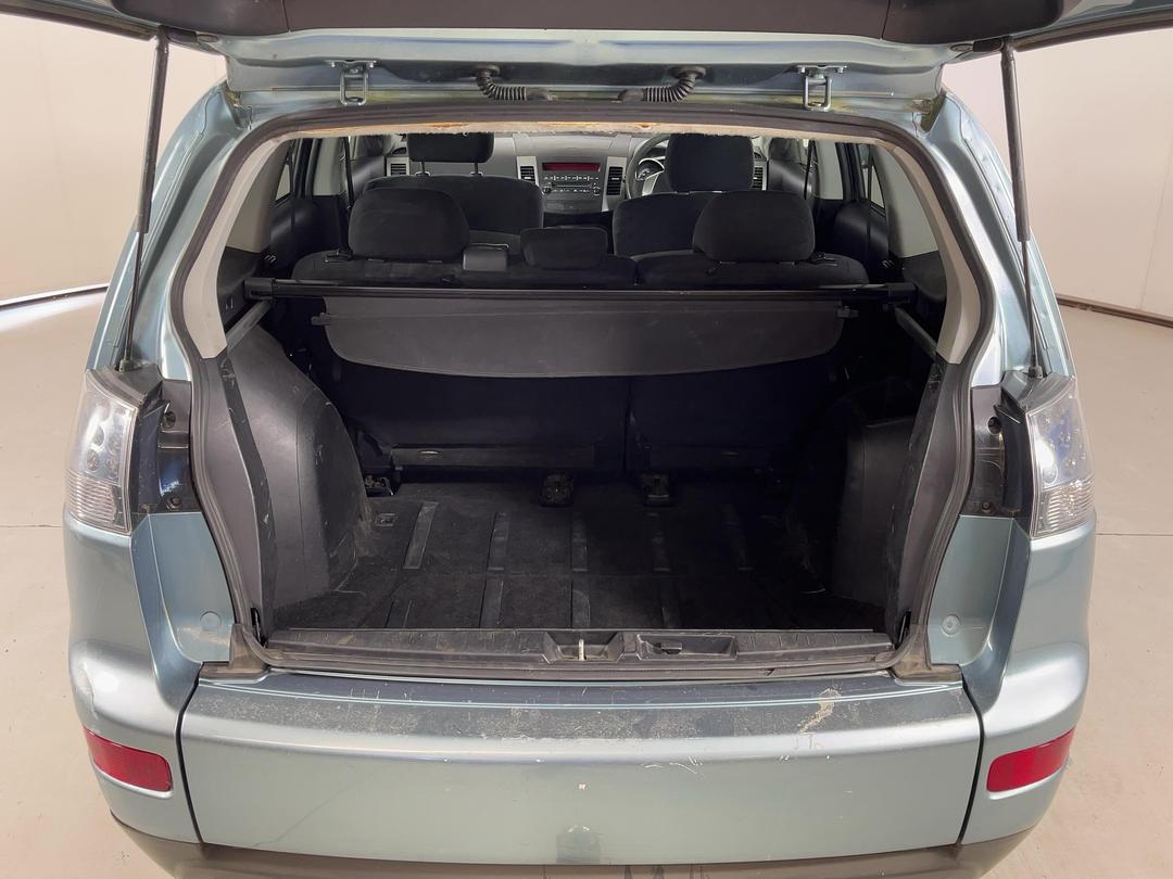 Photo '12' of Mitsubishi Outlander XLS Photo '12' of Mitsubishi Outlander XLS