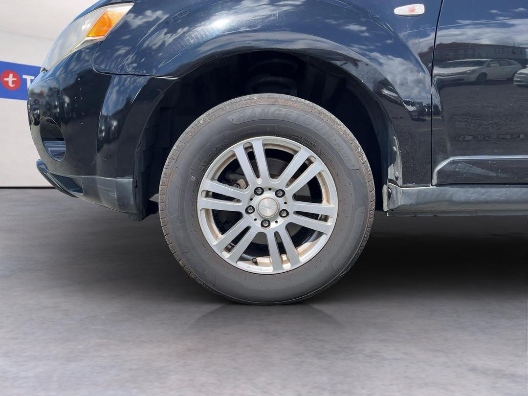 Photo '8' of Mitsubishi Outlander Photo '8' of Mitsubishi Outlander