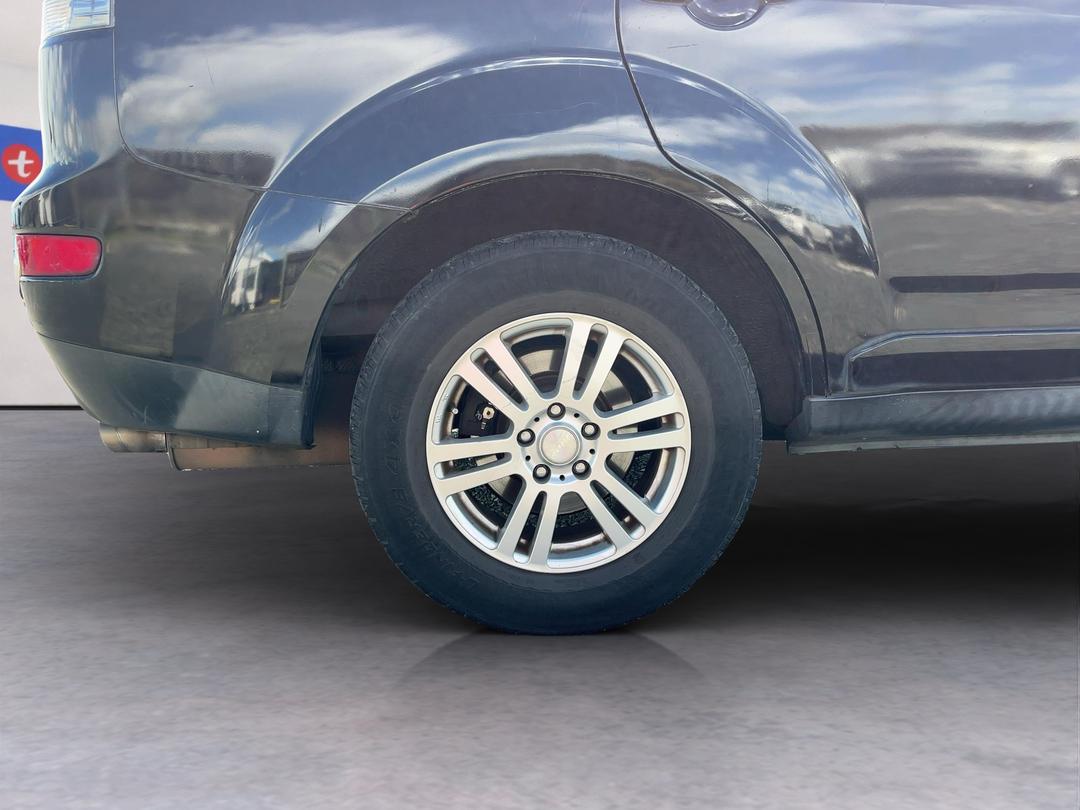 Photo '10' of Mitsubishi Outlander Photo '10' of Mitsubishi Outlander