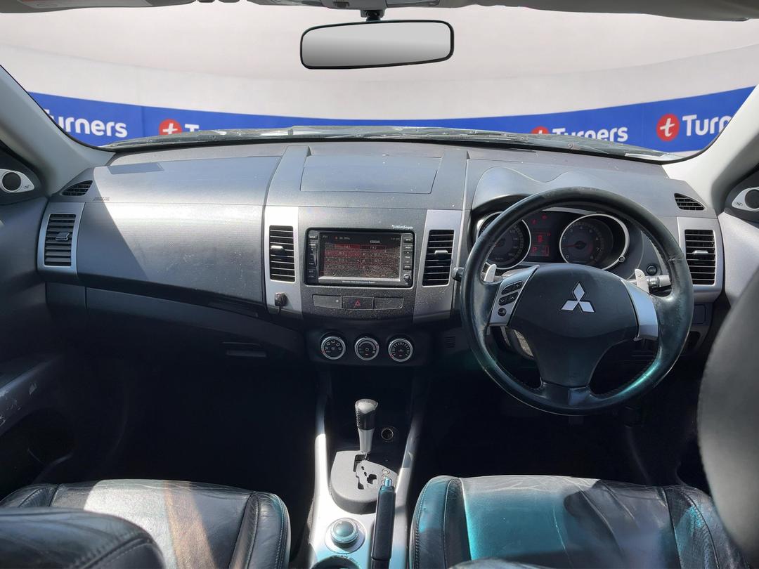 Photo '15' of Mitsubishi Outlander Photo '15' of Mitsubishi Outlander