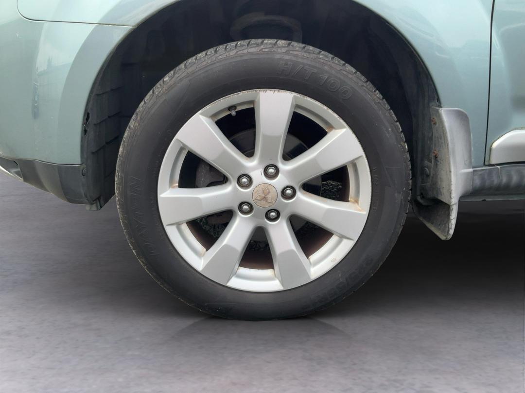 Photo '8' of Mitsubishi Outlander Photo '8' of Mitsubishi Outlander