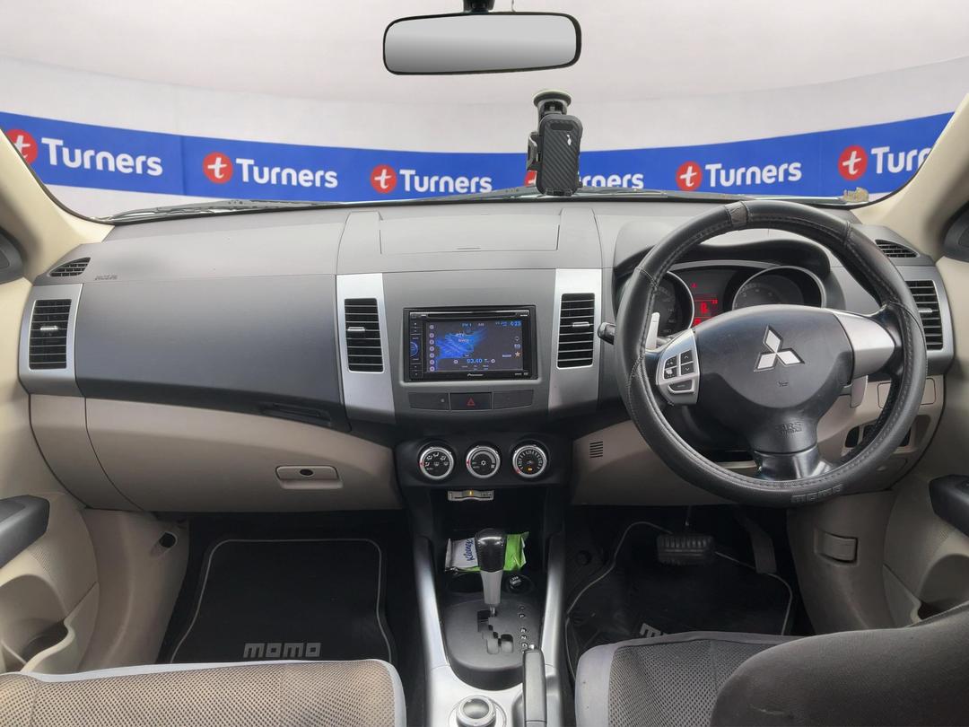 Photo '15' of Mitsubishi Outlander Photo '15' of Mitsubishi Outlander