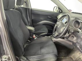 Photo '16' of Mitsubishi Outlander