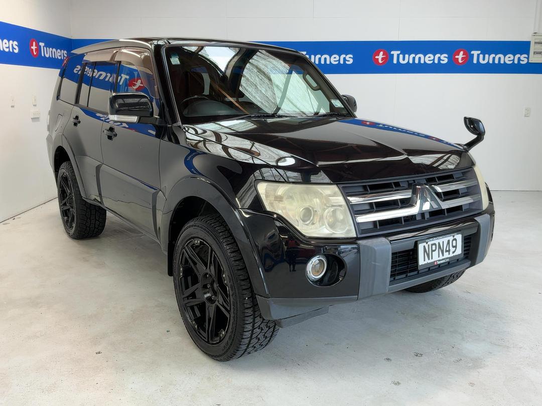 Photo '1' of Mitsubishi Pajero