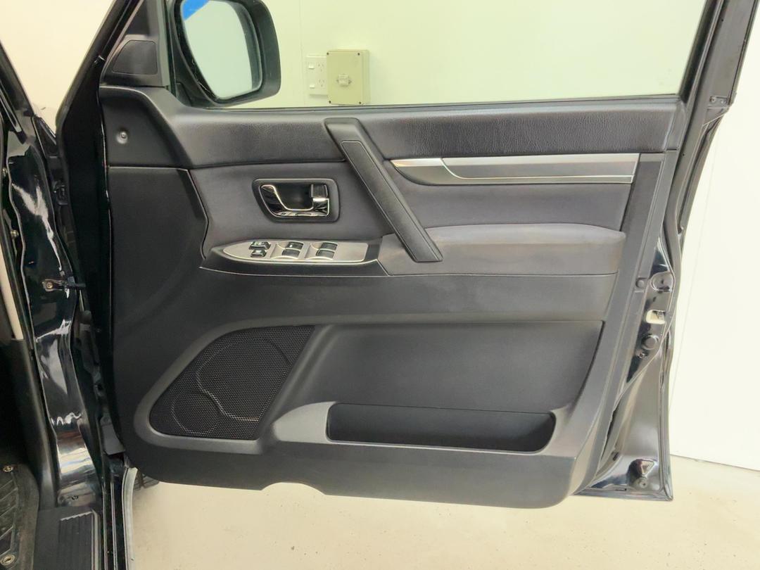 Photo '15' of Mitsubishi Pajero