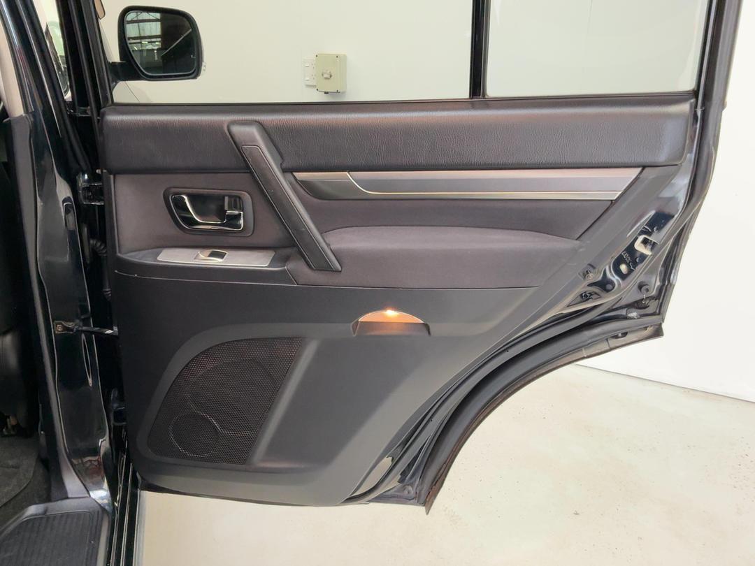 Photo '19' of Mitsubishi Pajero