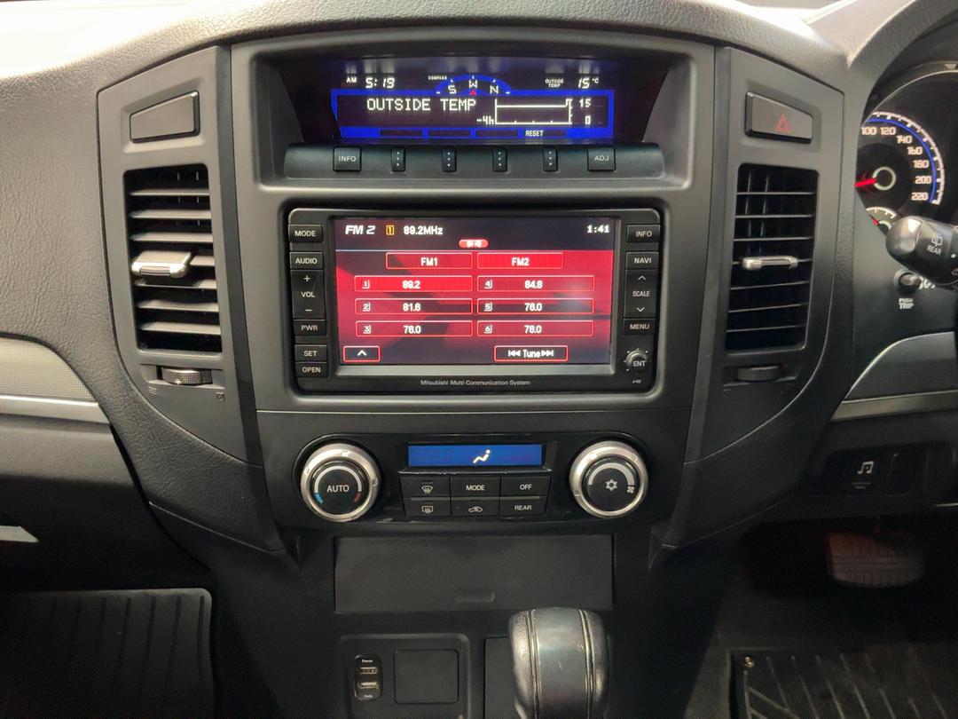 Photo '18' of Mitsubishi Pajero
