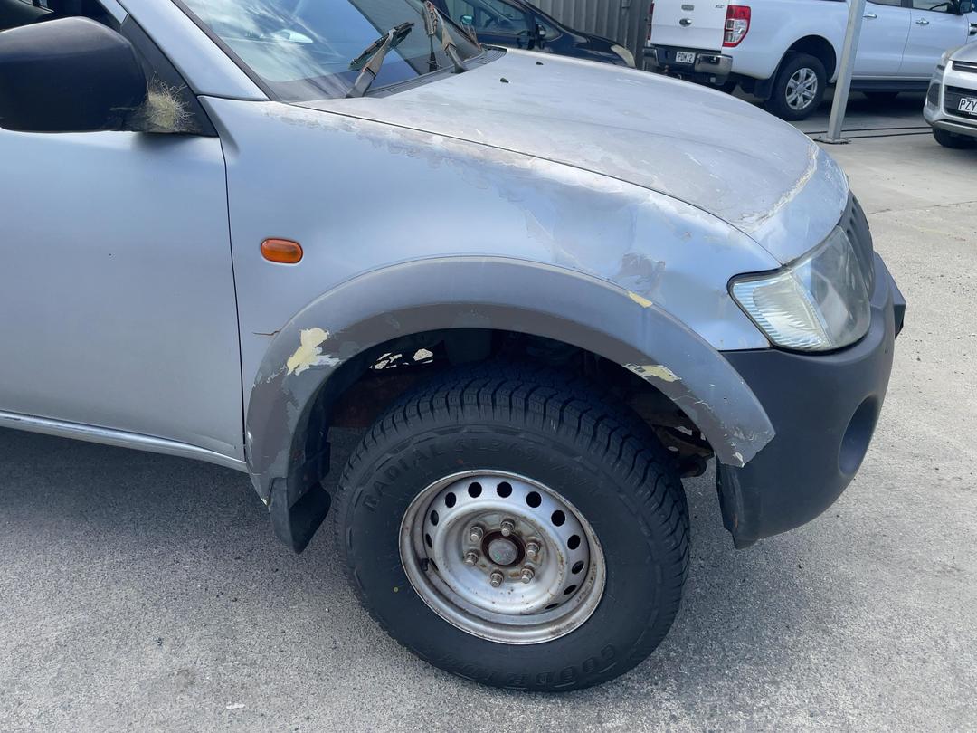 Photo '7' of Mitsubishi Triton Dcab GLX Photo '7' of Mitsubishi Triton Dcab GLX