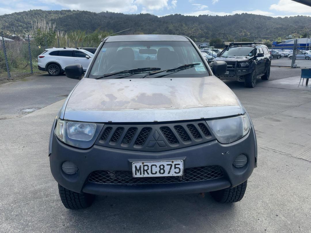 Photo '2' of Mitsubishi Triton Dcab GLX Photo '2' of Mitsubishi Triton Dcab GLX