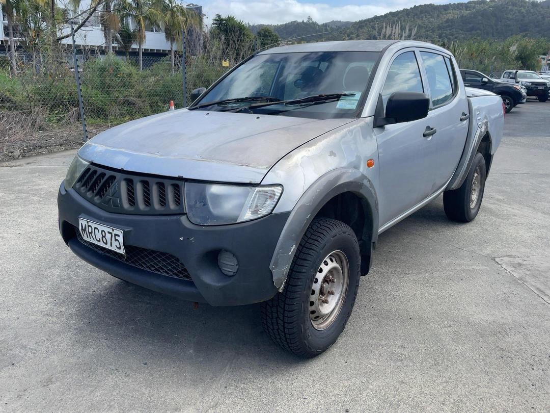 Photo '3' of Mitsubishi Triton Dcab GLX Photo '3' of Mitsubishi Triton Dcab GLX