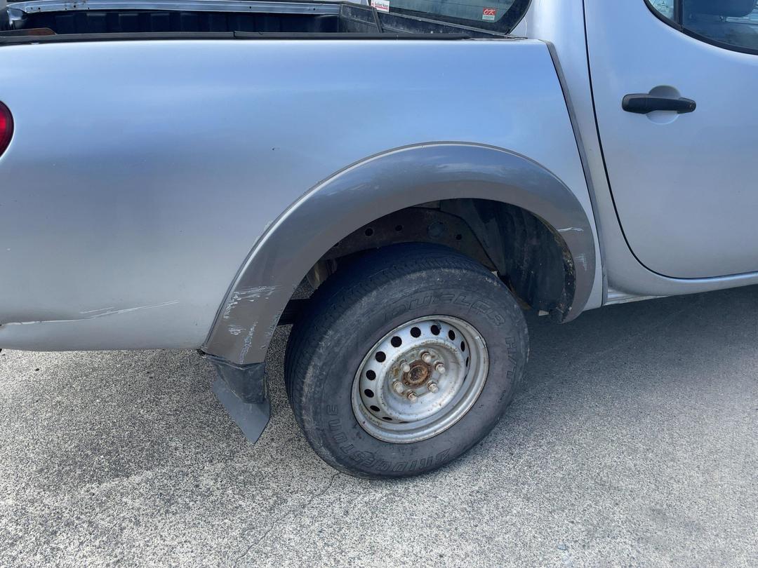 Photo '10' of Mitsubishi Triton Dcab GLX Photo '10' of Mitsubishi Triton Dcab GLX