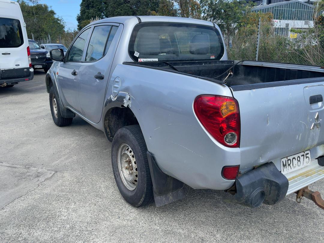 Photo '4' of Mitsubishi Triton Dcab GLX Photo '4' of Mitsubishi Triton Dcab GLX
