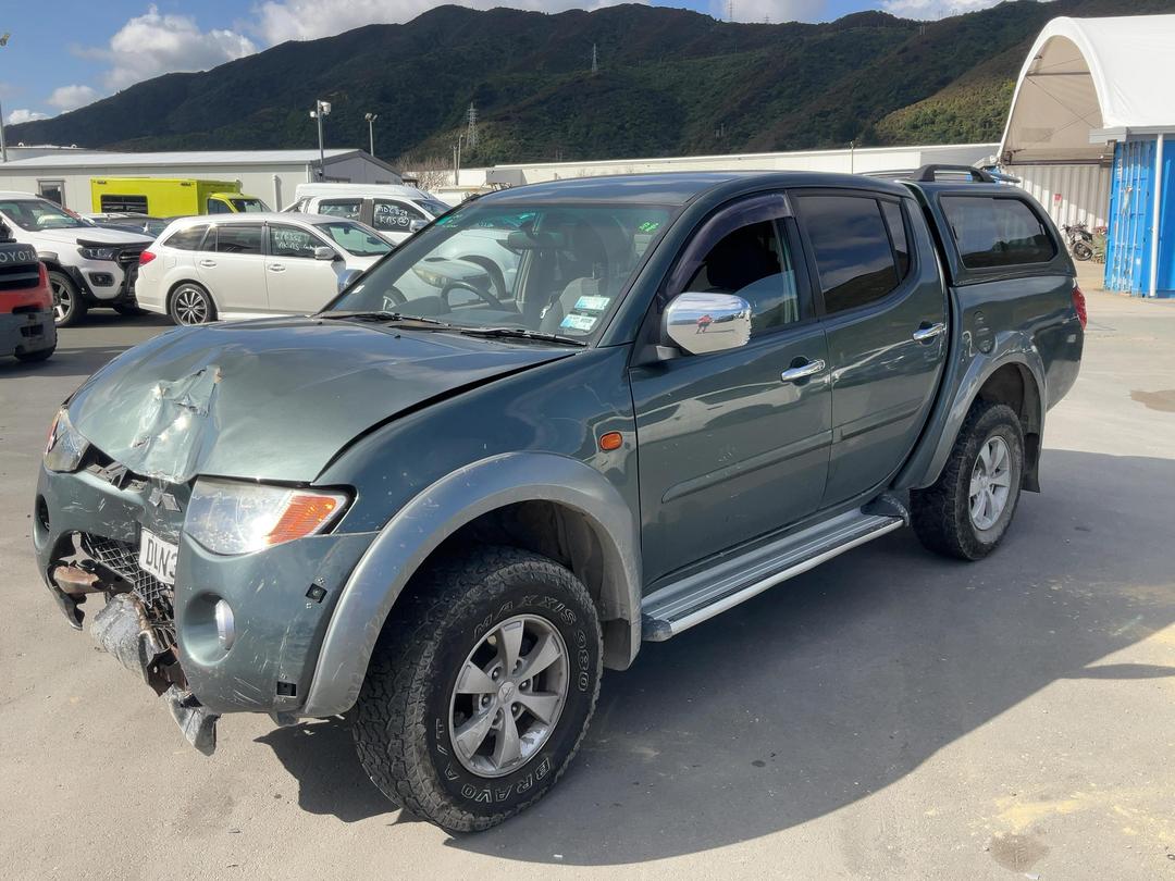 Photo '3' of Mitsubishi Triton Dcab GLS Photo '3' of Mitsubishi Triton Dcab GLS