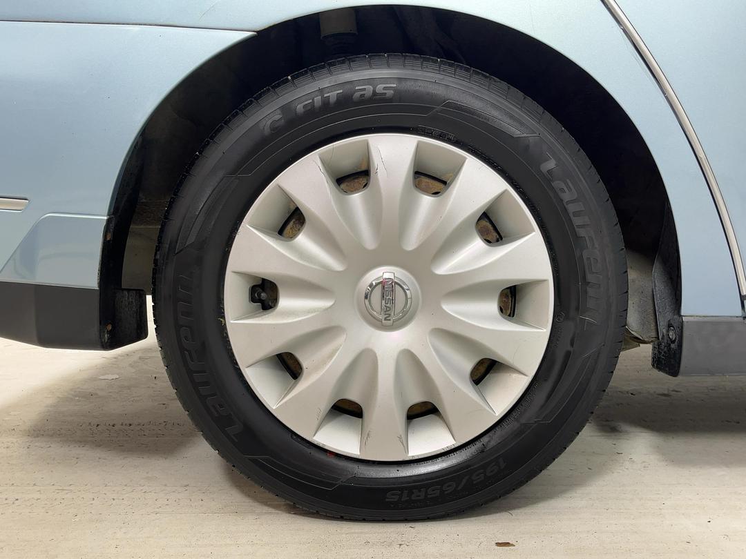 Photo '12' of Nissan Bluebird