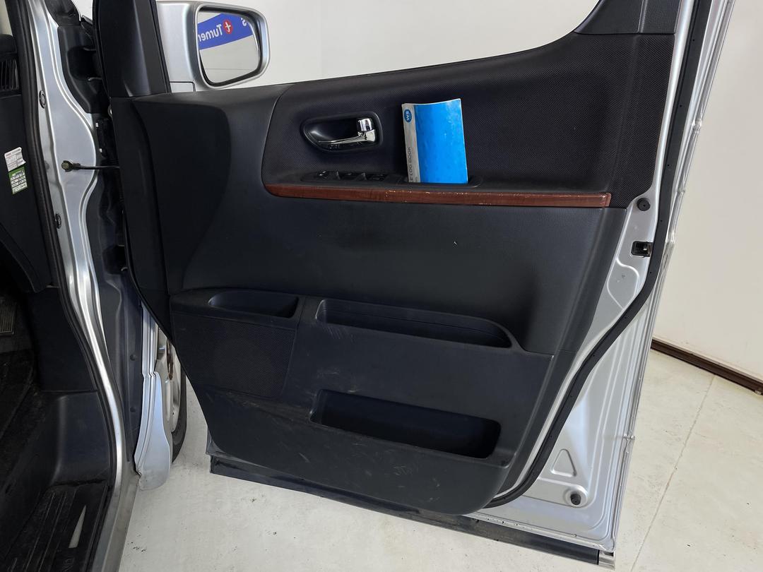 Photo '15' of Nissan Elgrand