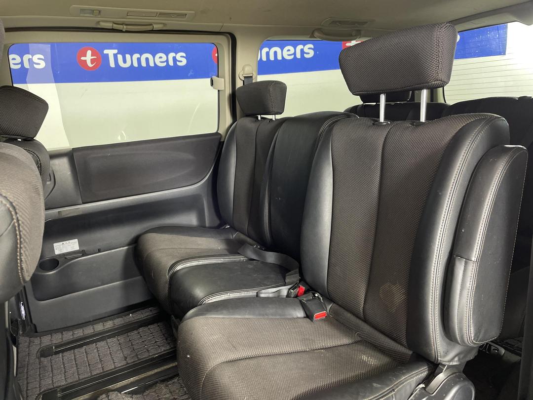 Photo '20' of Nissan Elgrand