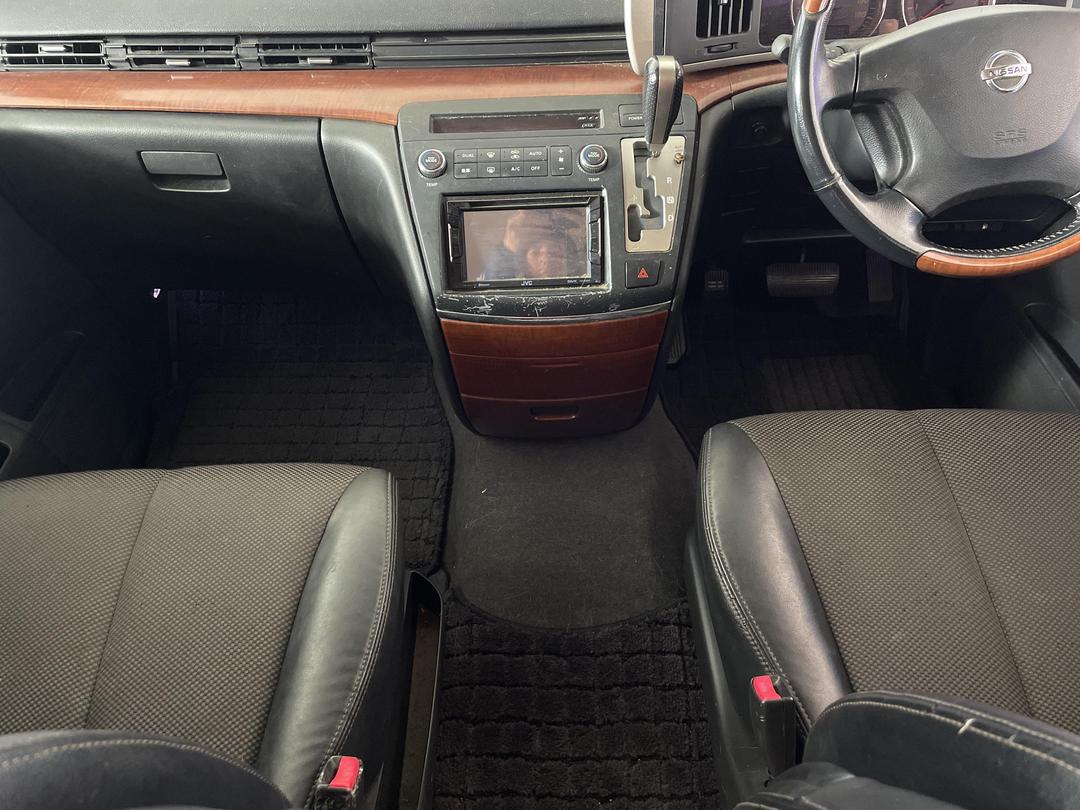 Photo '18' of Nissan Elgrand