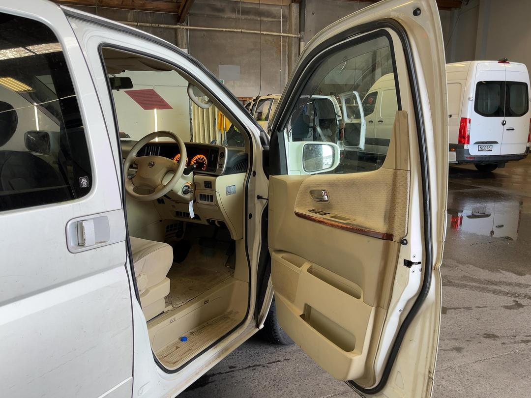 Photo '13' of Nissan Elgrand Photo '13' of Nissan Elgrand