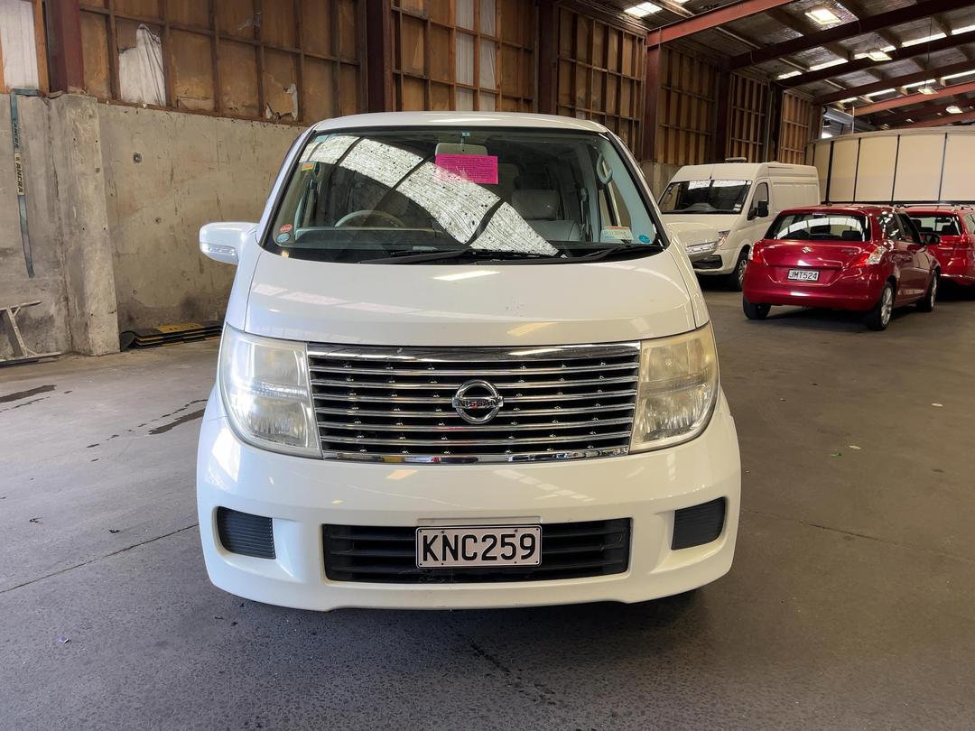 Photo '2' of Nissan Elgrand Photo '2' of Nissan Elgrand