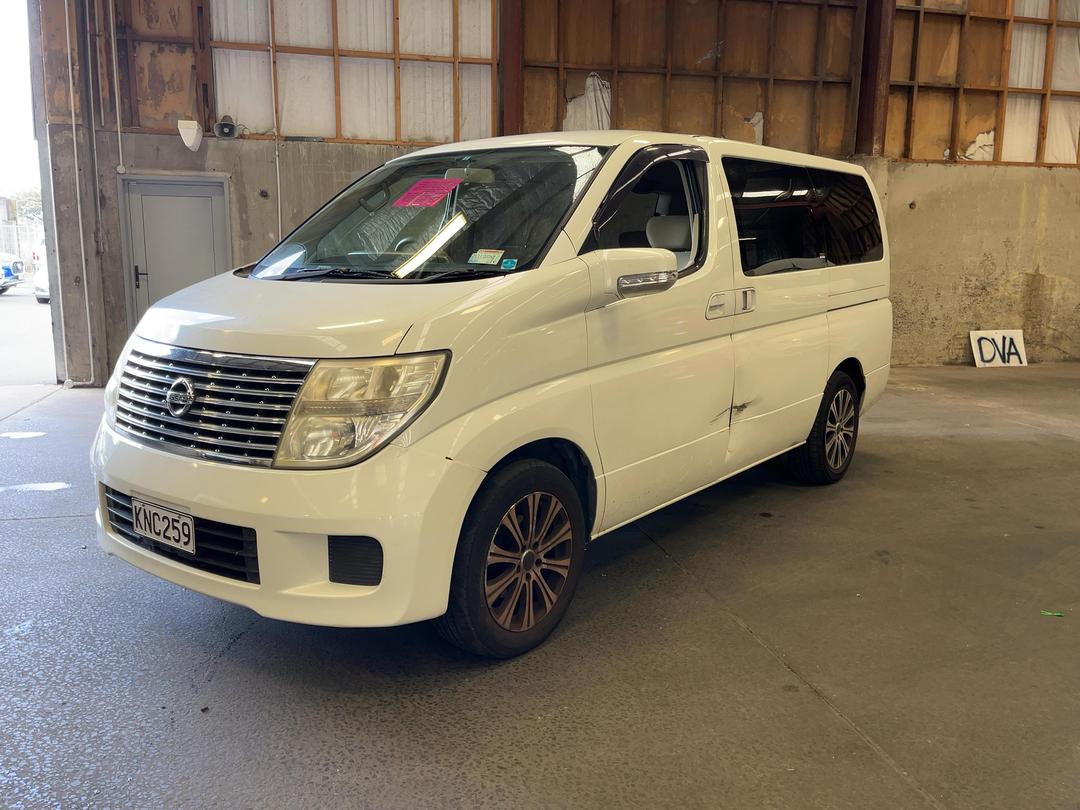 Photo '3' of Nissan Elgrand Photo '3' of Nissan Elgrand