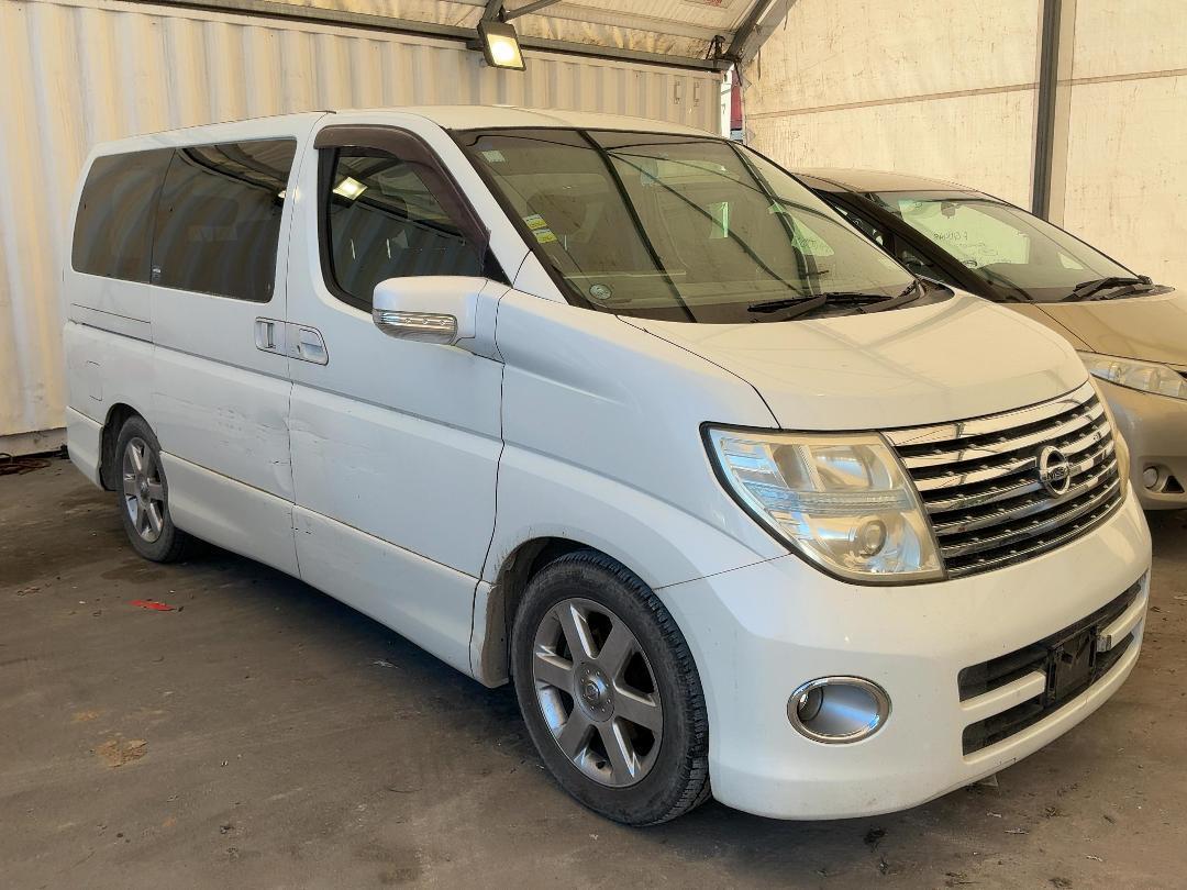 Photo '2' of Nissan Elgrand