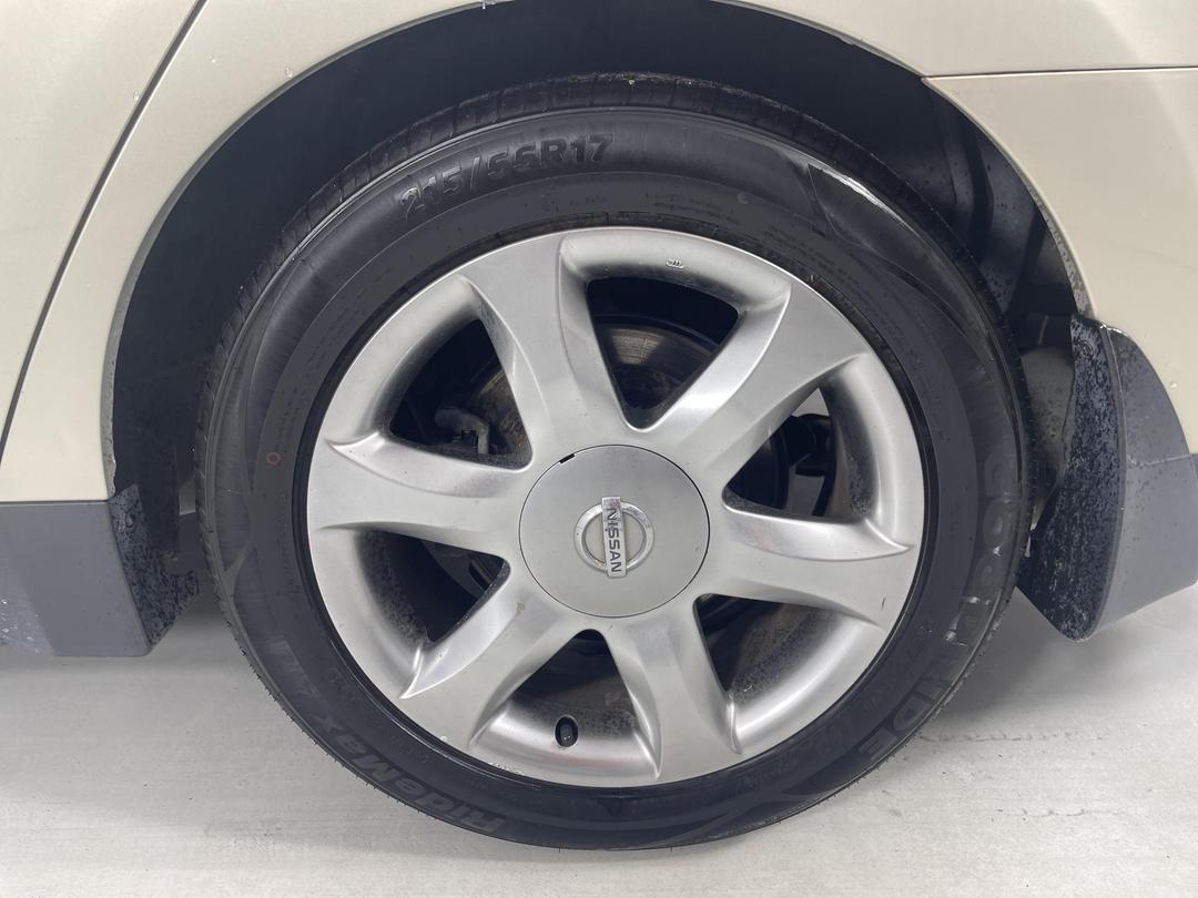 Photo '11' of Nissan Maxima