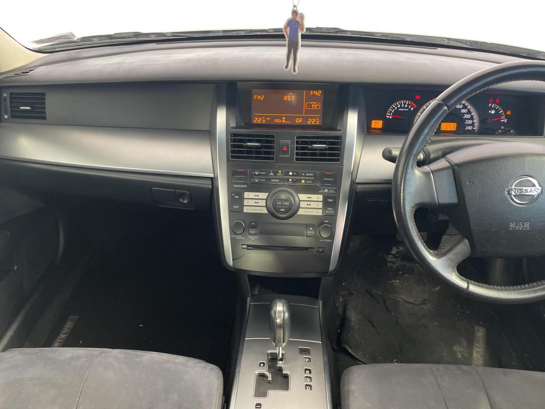 Photo '18' of Nissan Maxima