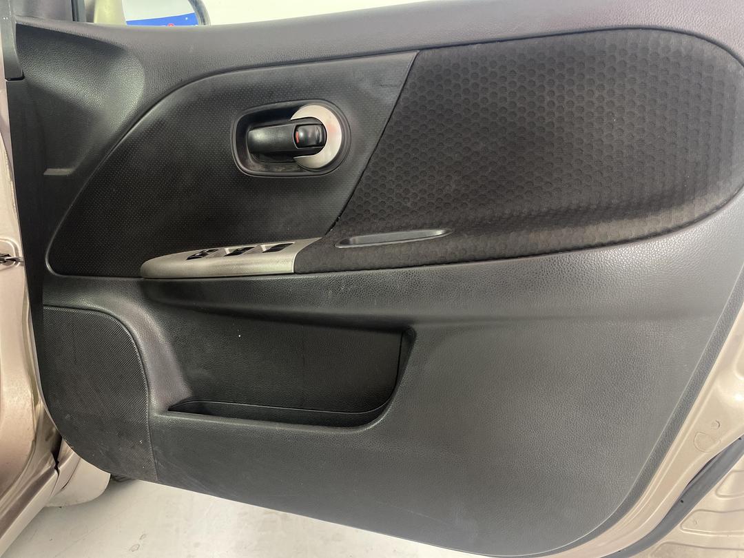 Photo '15' of Nissan Note