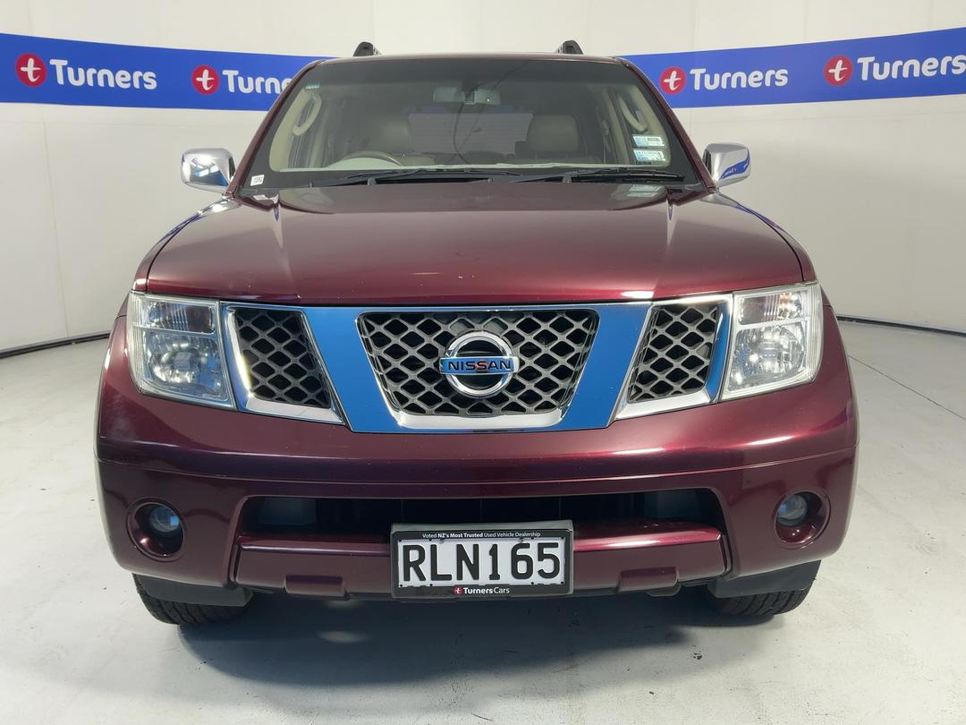Photo '2' of Nissan Pathfinder