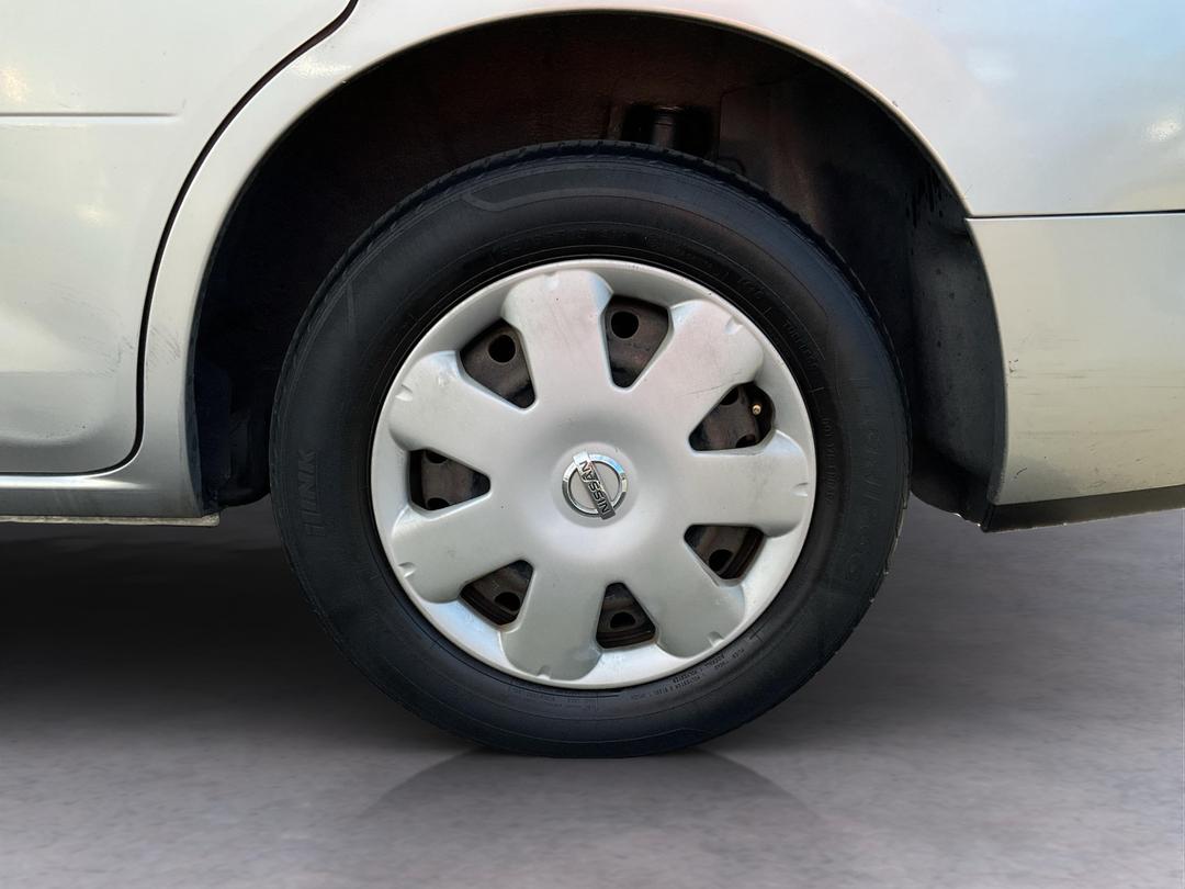 Photo '11' of Nissan Serena