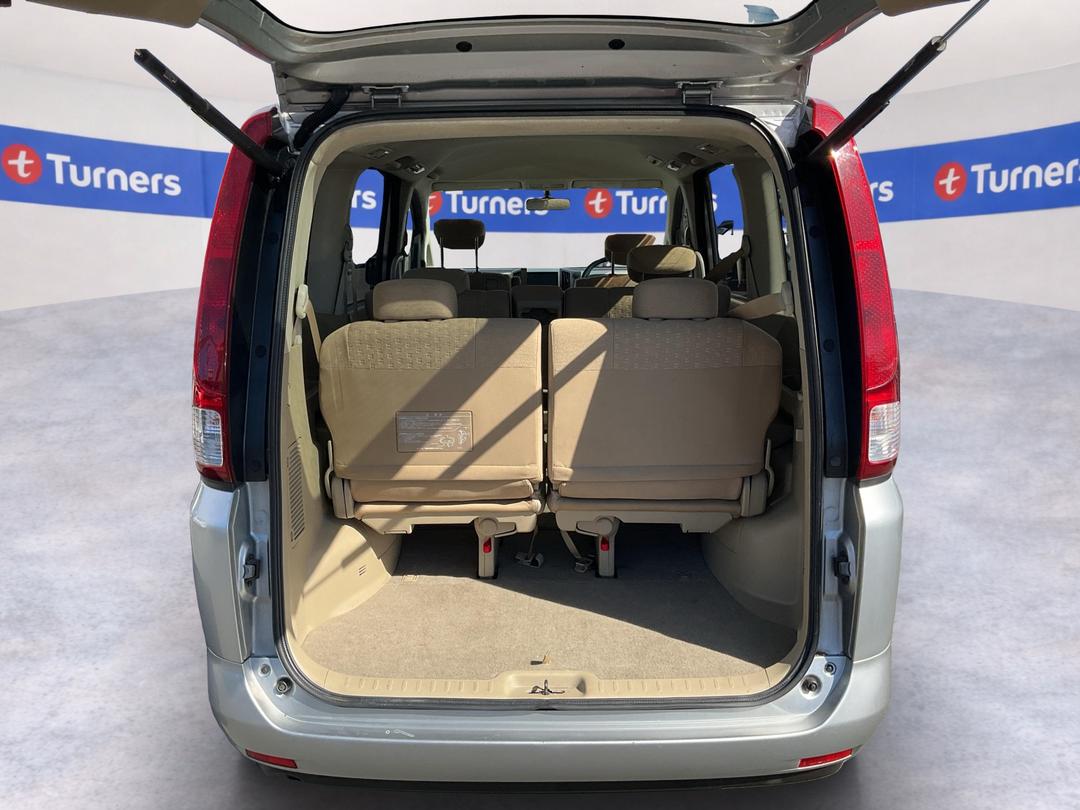 Photo '14' of Nissan Serena