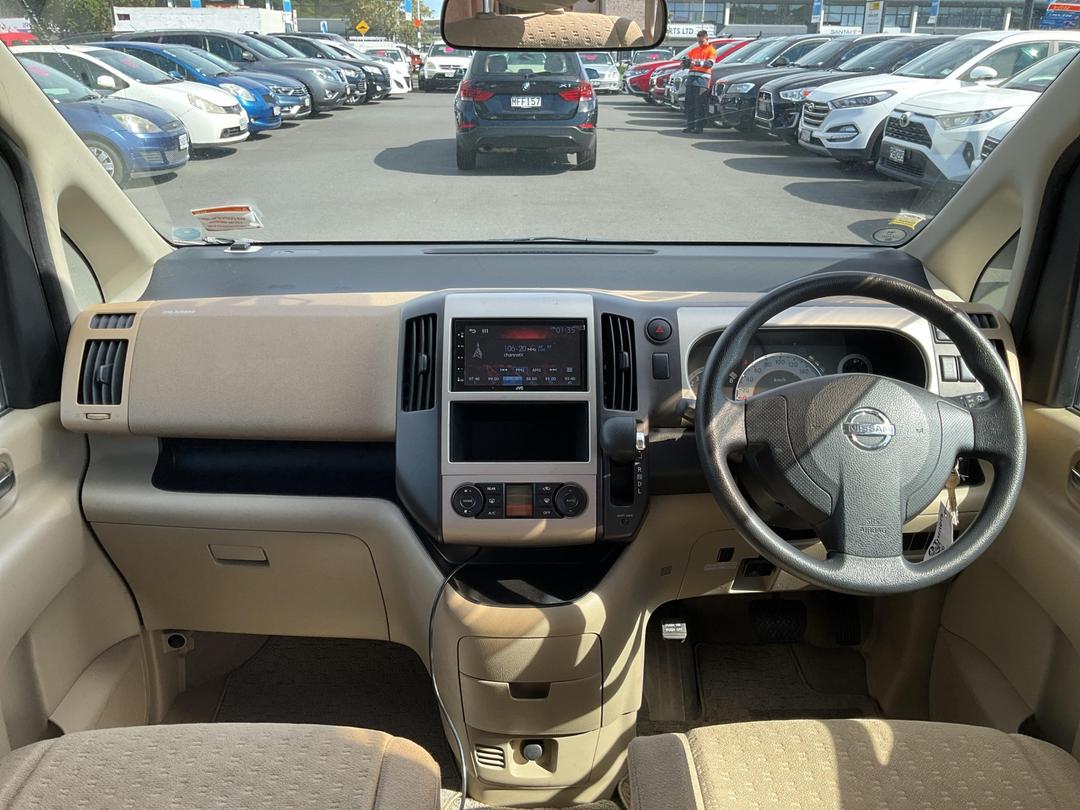 Photo '17' of Nissan Serena