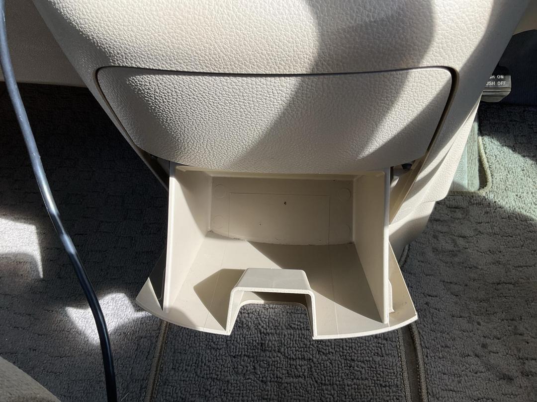 Photo '27' of Nissan Serena