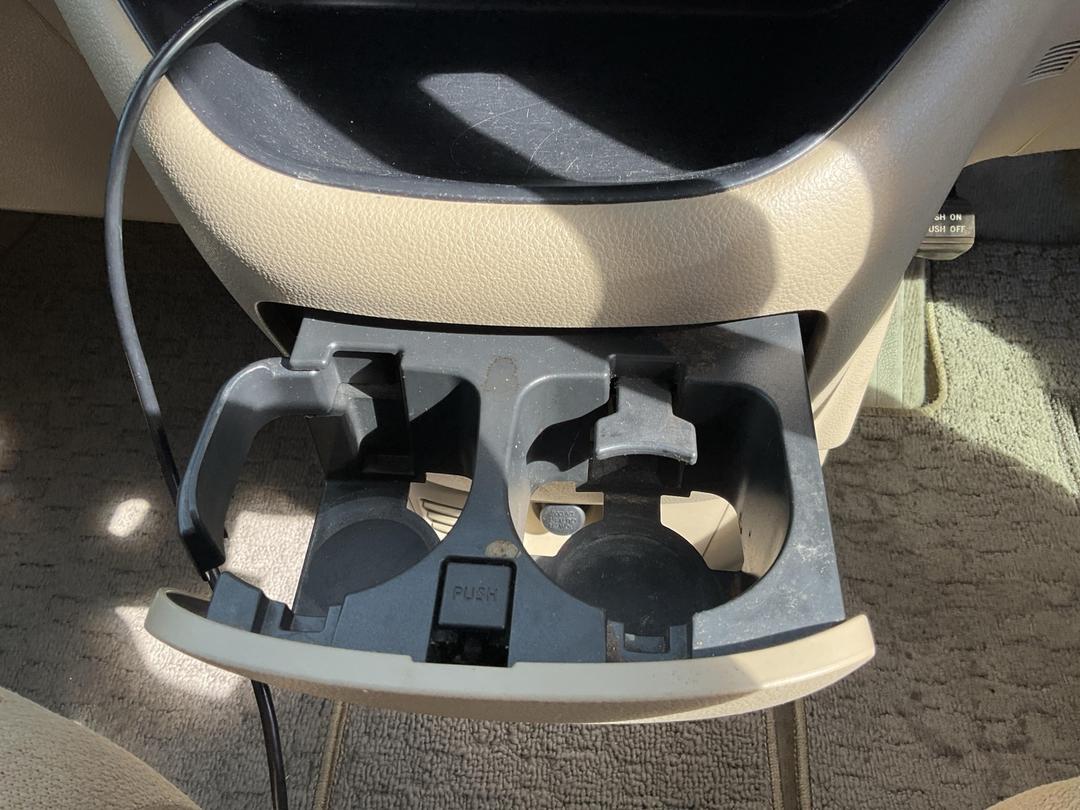 Photo '28' of Nissan Serena