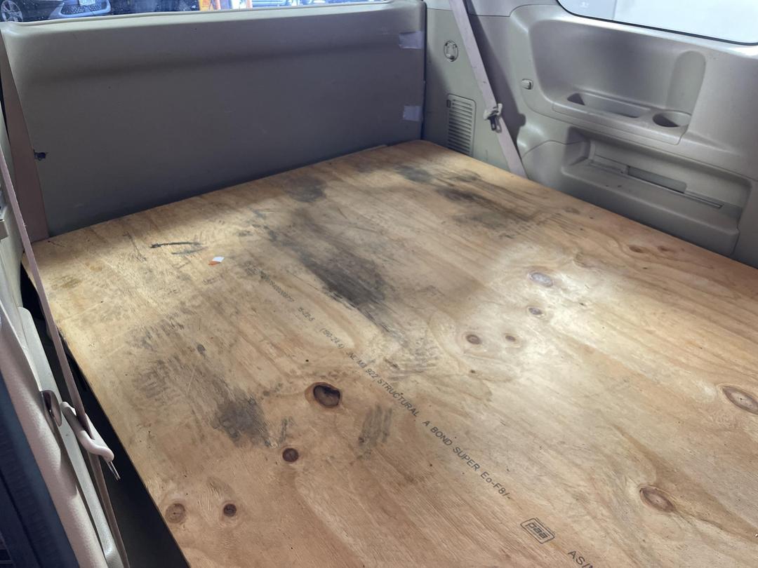 Photo '12' of Nissan Serena 2.0L