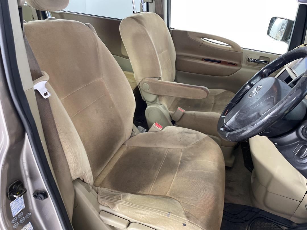 Photo '14' of Nissan Serena 2.0L