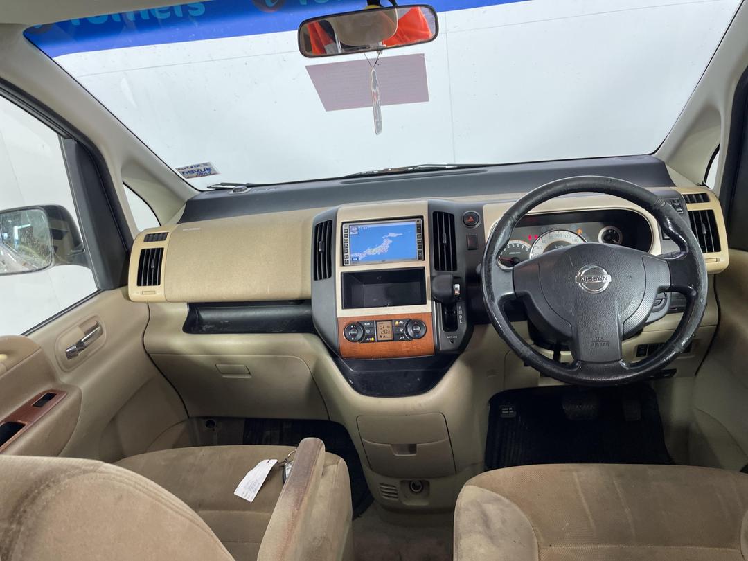 Photo '15' of Nissan Serena 2.0L