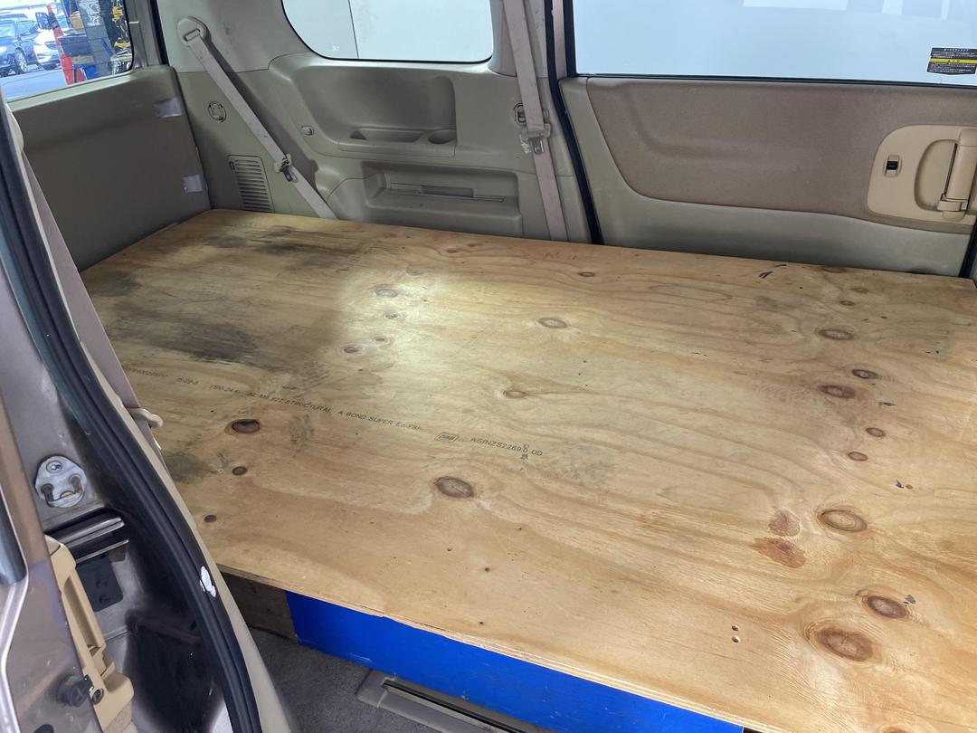 Photo '18' of Nissan Serena 2.0L