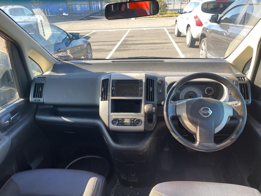 Photo '15' of Nissan Serena