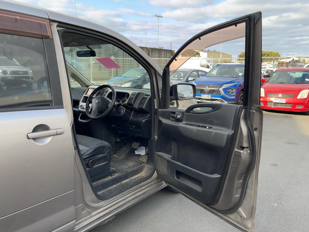 Photo '13' of Nissan Serena