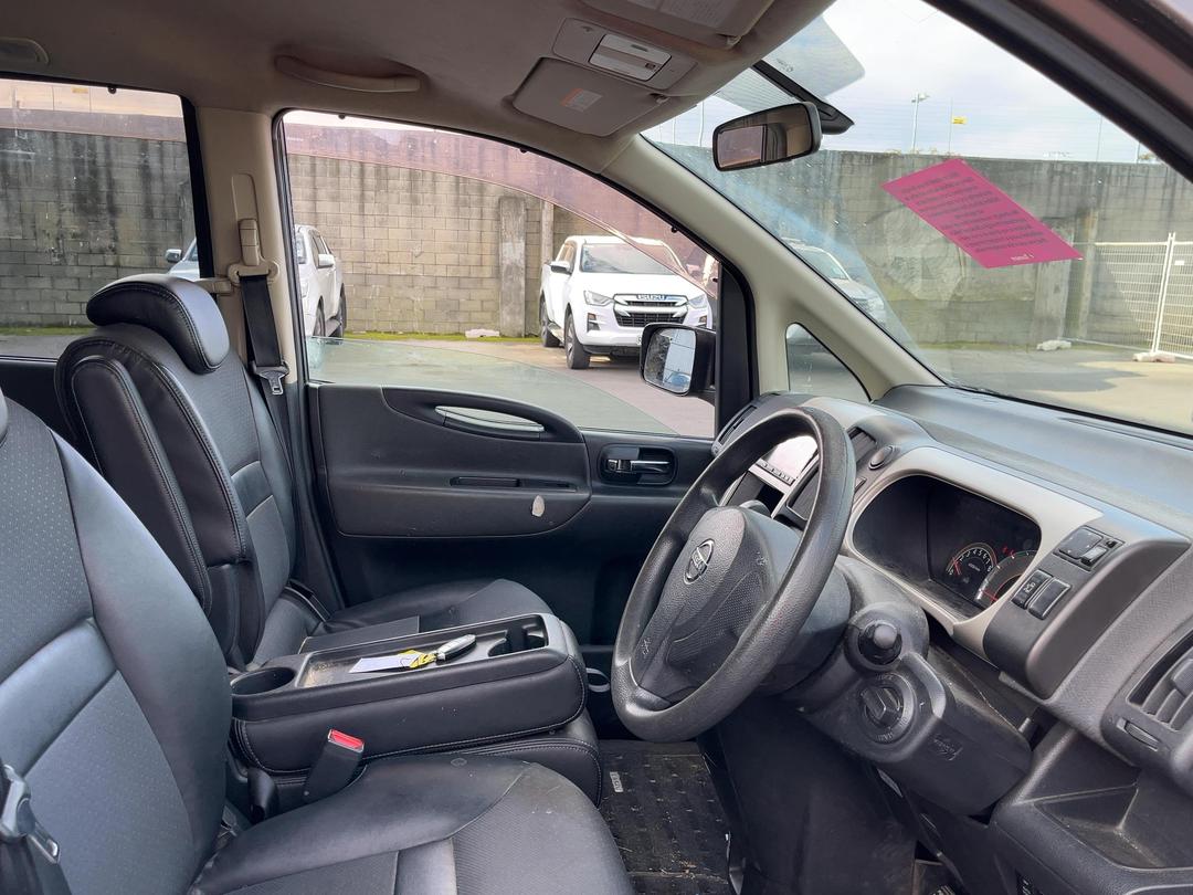 Photo '14' of Nissan Serena