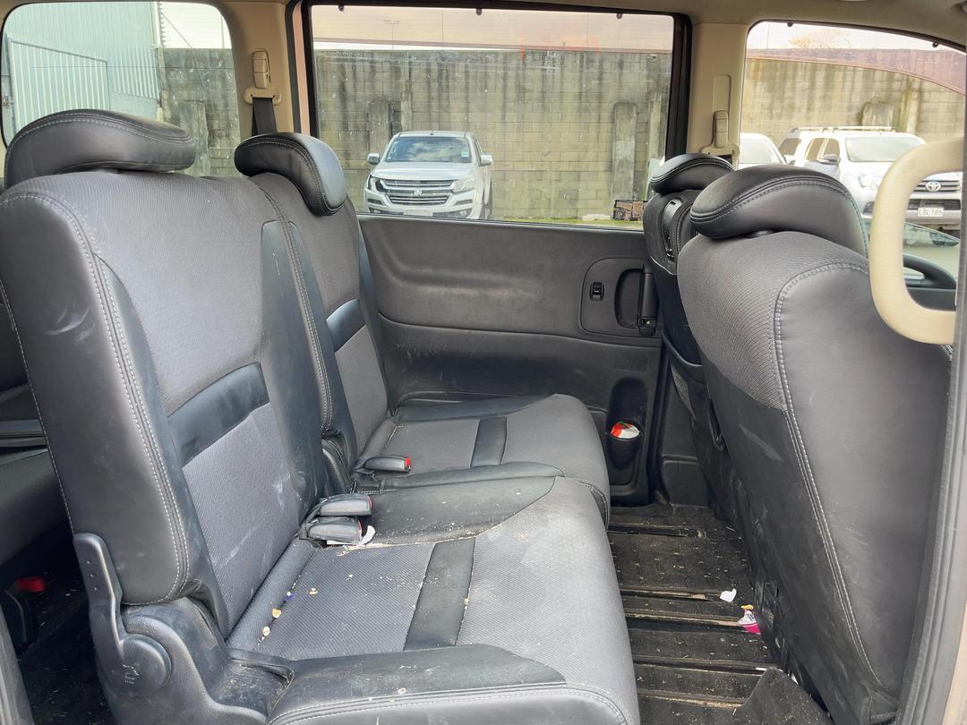 Photo '18' of Nissan Serena
