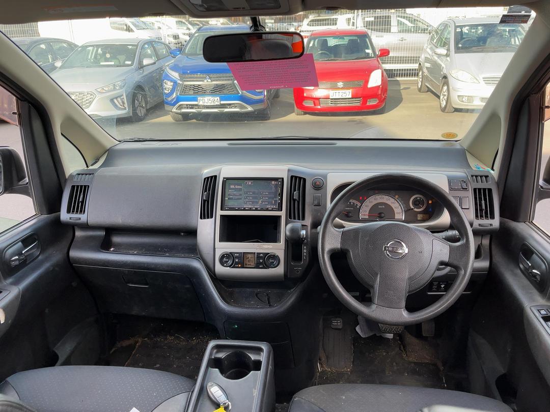 Photo '15' of Nissan Serena