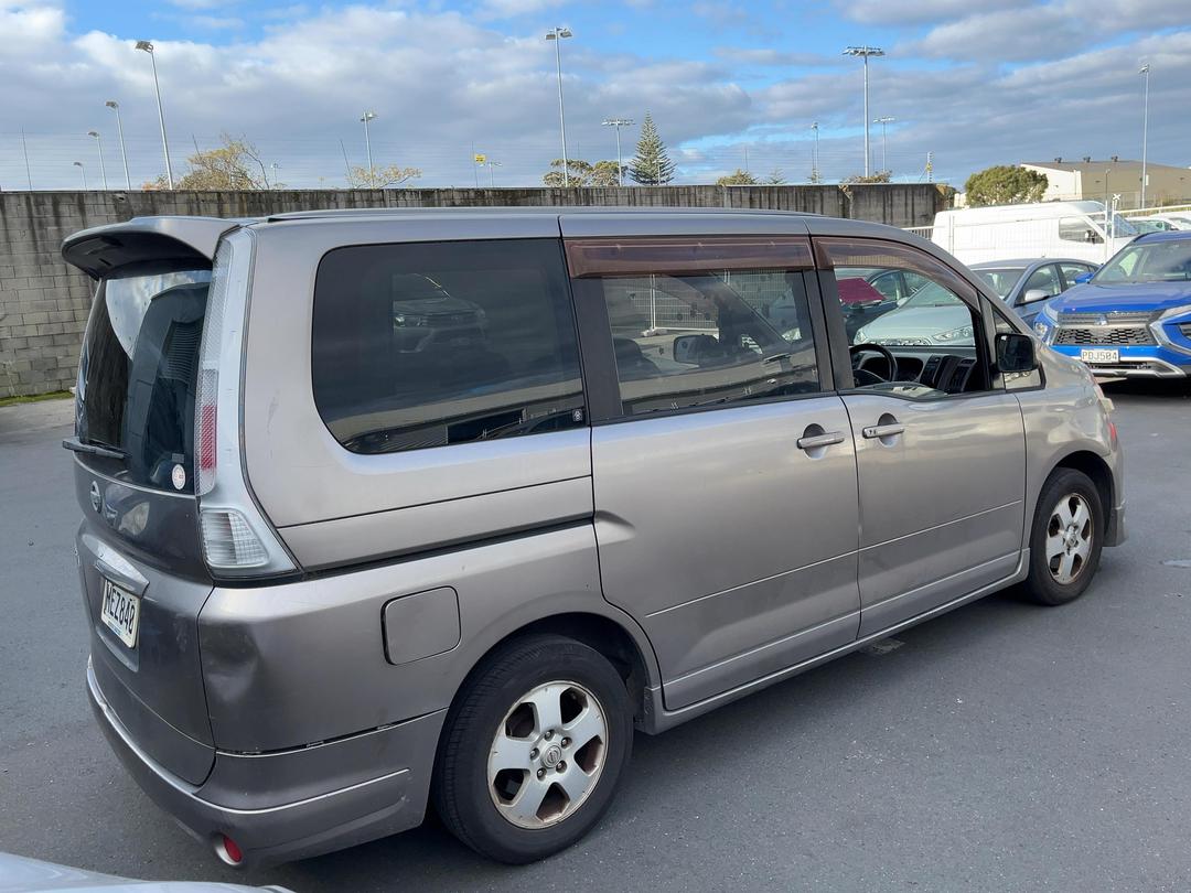 Photo '6' of Nissan Serena