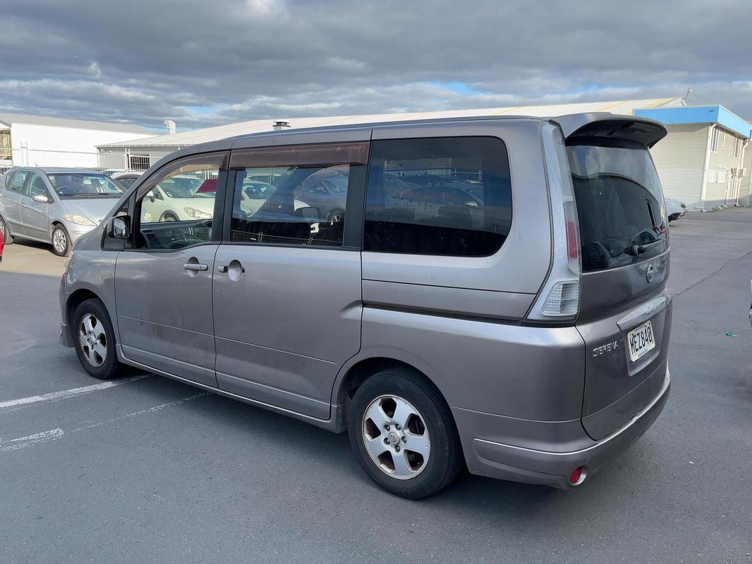 Photo '4' of Nissan Serena