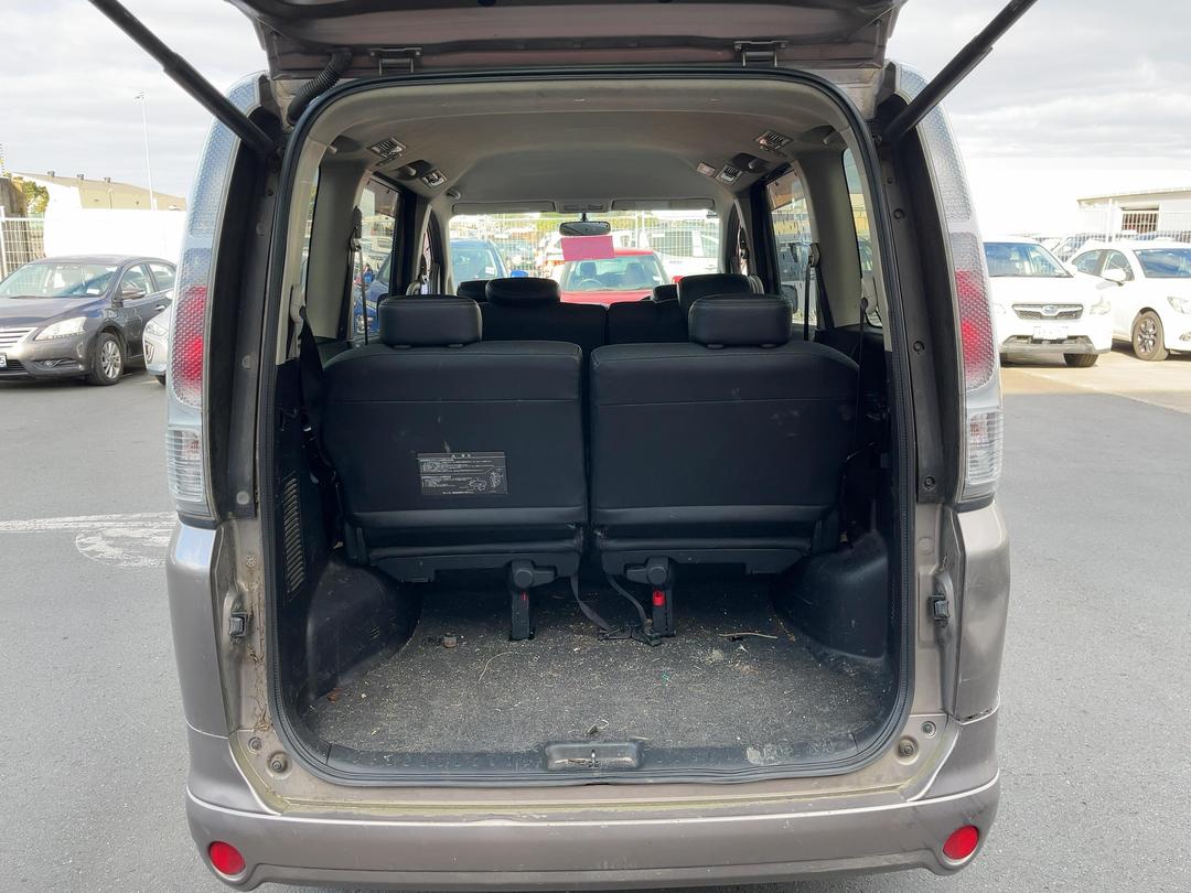 Photo '12' of Nissan Serena